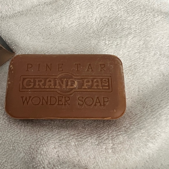 Grandpa's Original Pine Tar Bar Soap - 4.25 oz Lathers White -.
NEW- - Picture 7 of 9